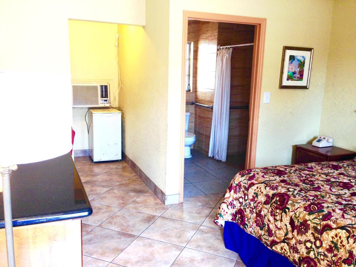 Cadillac Motel North Sarasota Room photo