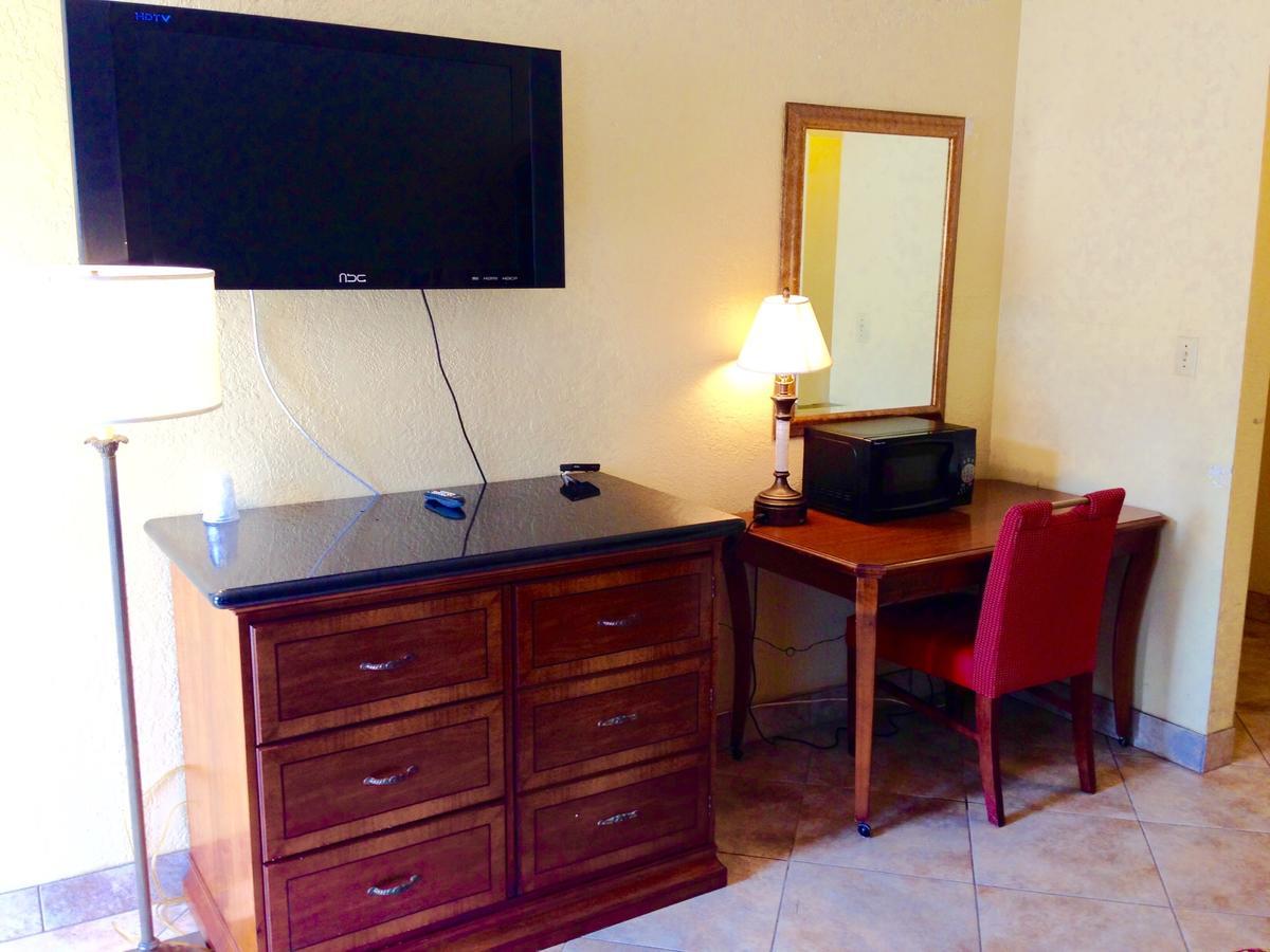 Cadillac Motel North Sarasota Room photo
