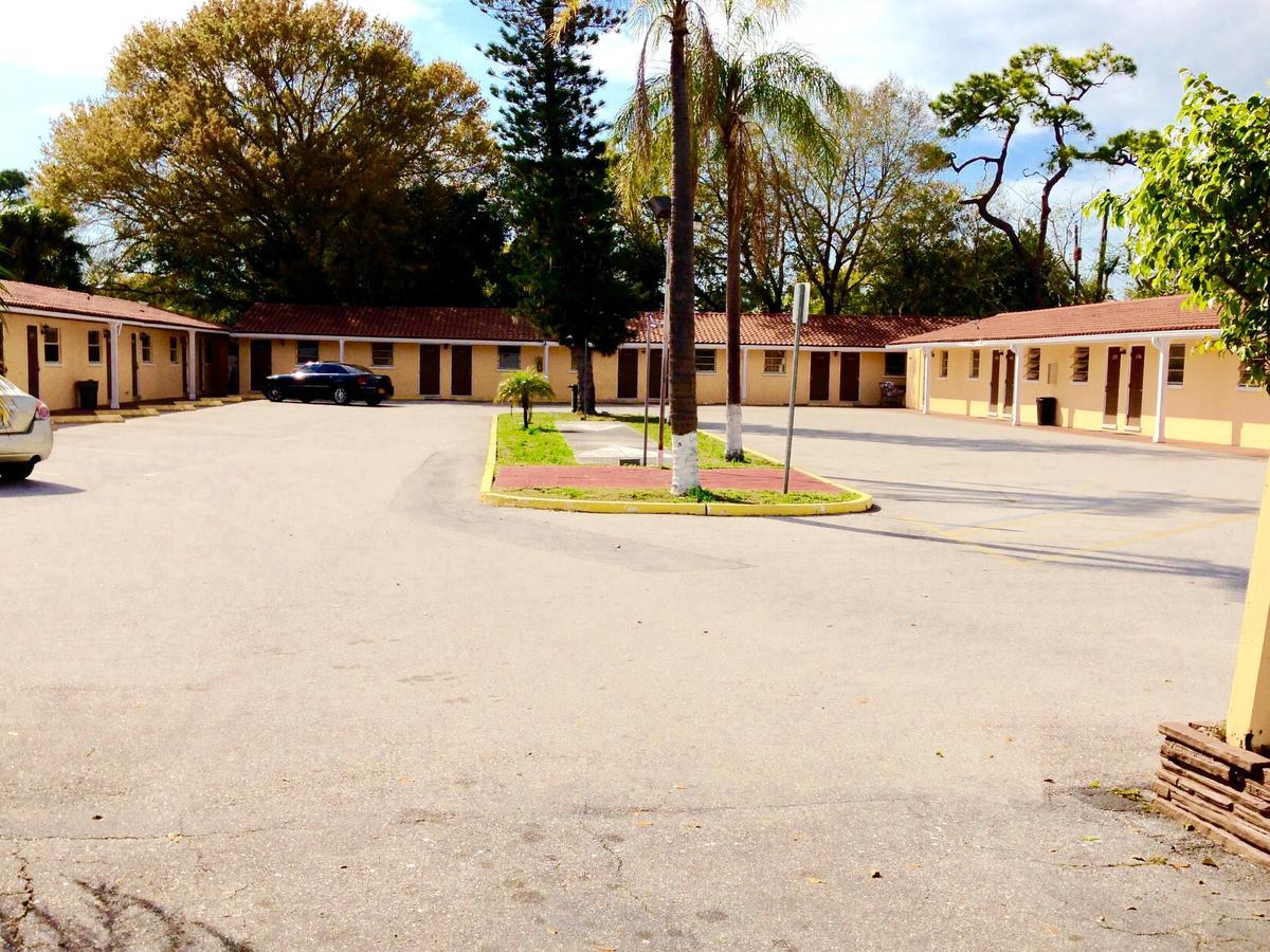 Cadillac Motel North Sarasota Exterior photo