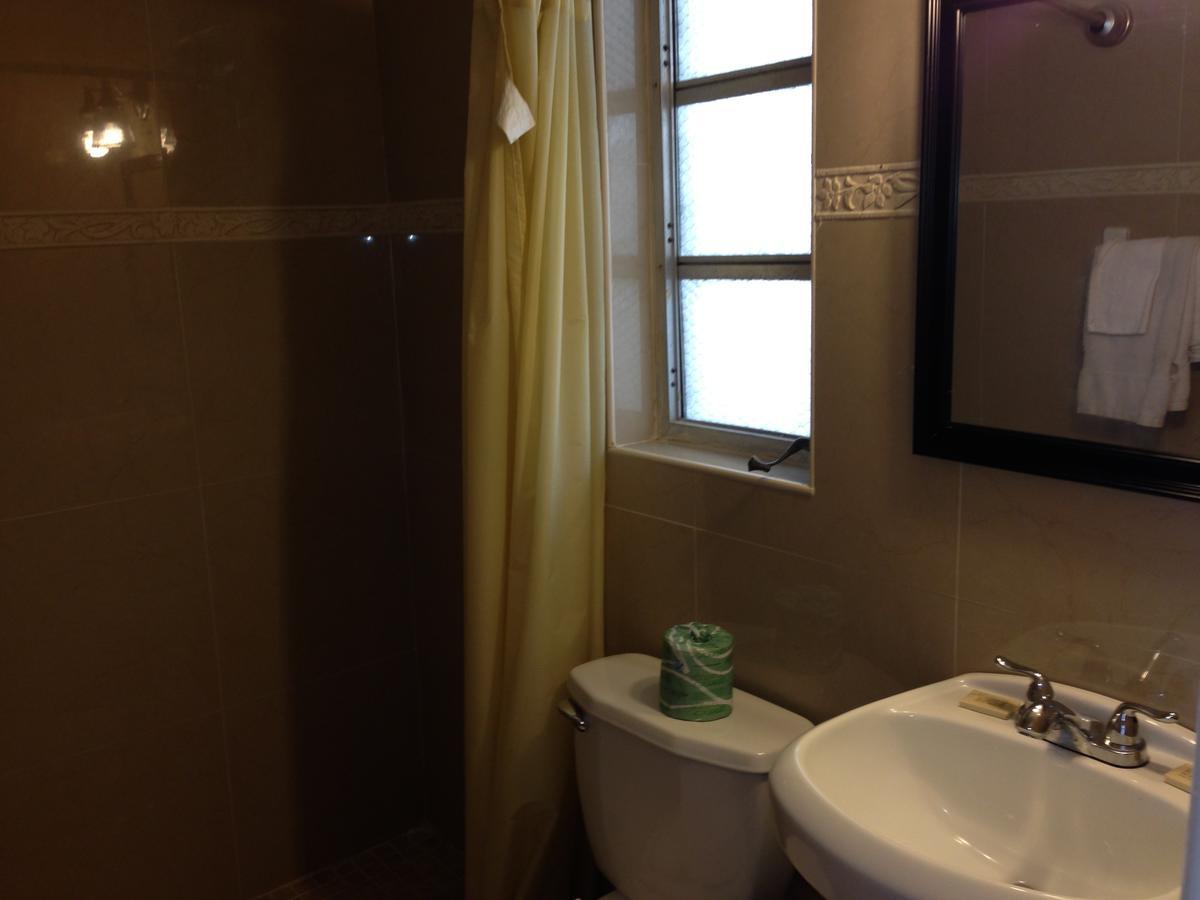 Cadillac Motel North Sarasota Room photo
