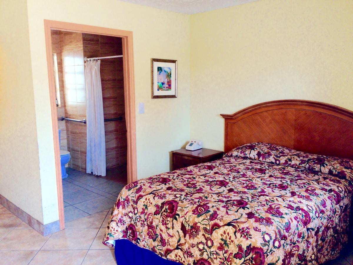 Cadillac Motel North Sarasota Room photo